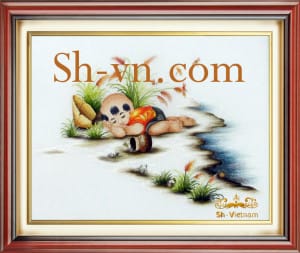Tranh-theu-tay-hinh-em-be=Bắt cua ngủ quên-SHVN-2302-45x50cm.