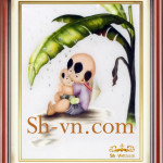 Tranh-theu-tay-hinh-em-be=Ẵm em-SHVN-2312-45x50cm.
