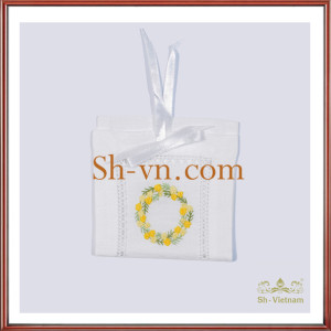 Hand emberoidered cloth ‘Handkerchief pattern (37)’