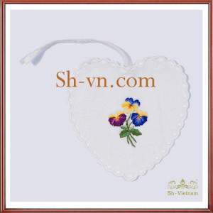 Hand emberoidered cloth ‘Handkerchief pattern (39)’