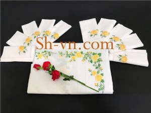 Khăn thêu trải bàn 'Họa tiết hoa Hồng (694)' Khăn thêu trải bàn 'Họa tiết hoa Hồng (694)'