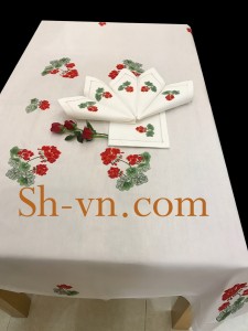 Mẫu thêu khăn trải bàn 'Mẫu thêu hoa Muồng đỏ (913)' Mẫu thêu khăn trải bàn 'Mẫu thêu hoa Muồng đỏ (913)'