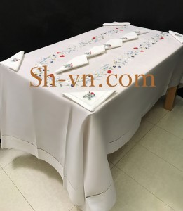 Mẫu thêu khăn trải bàn 'Mẫu thêu Vườn hoa (905)' Mẫu thêu khăn trải bàn 'Mẫu thêu Vườn hoa (905)'