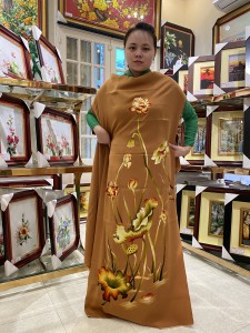 ao-dai-theu-tay-Quan-3-Hoa Sen-4