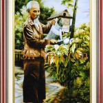 Tranh thêu tay ‘Bác hồ tưới cây 2471’