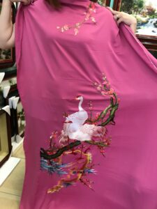 nhung-mau-ao-dai-lua-theu-tay (2)