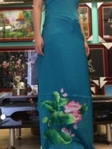 Silk Embroidery in Dubai 'Ao Dai with lotus motifs' (9) silk-hand-embroidery-in-dubai (9)